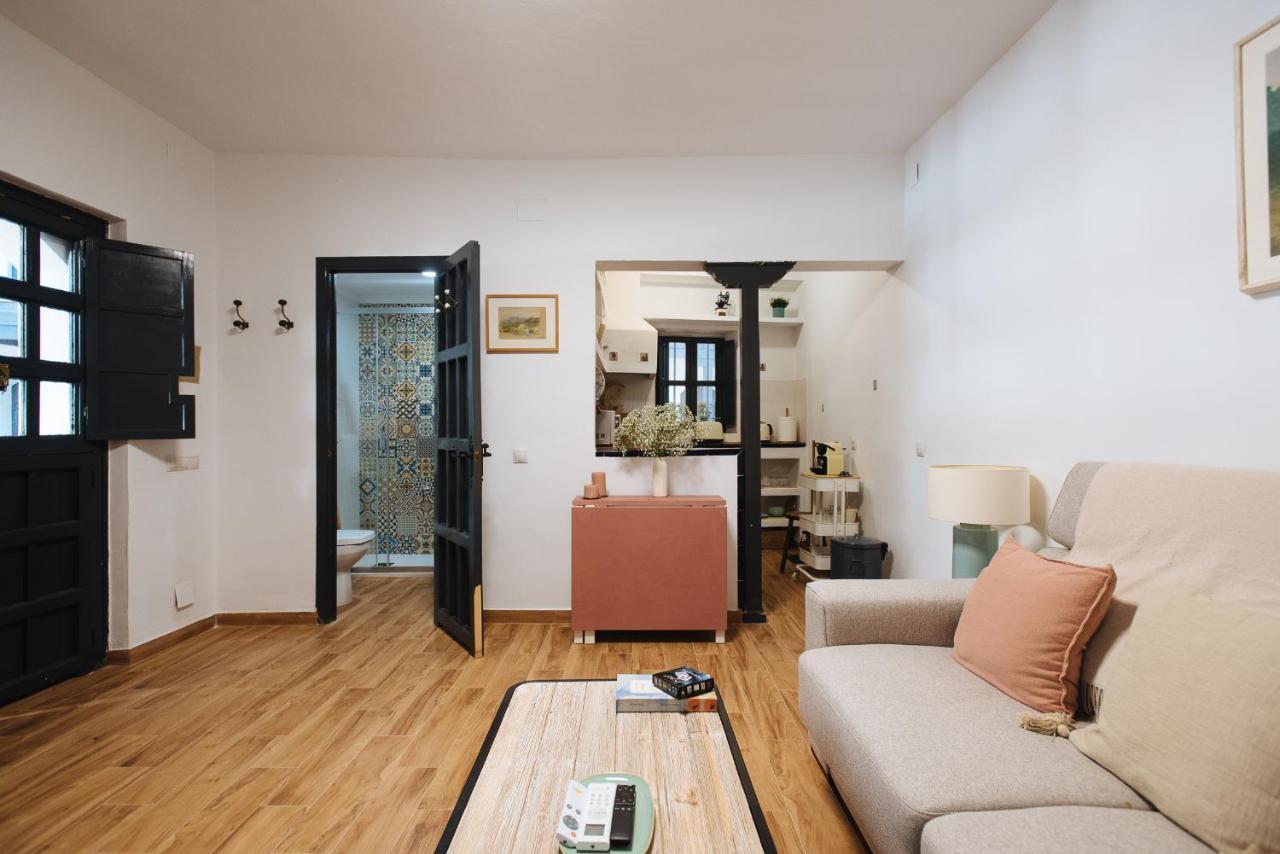 Aitana'S Retreat With Charming Garden Apartment Seville Exterior photo